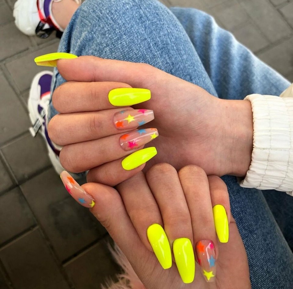 Яркие короткие ногти