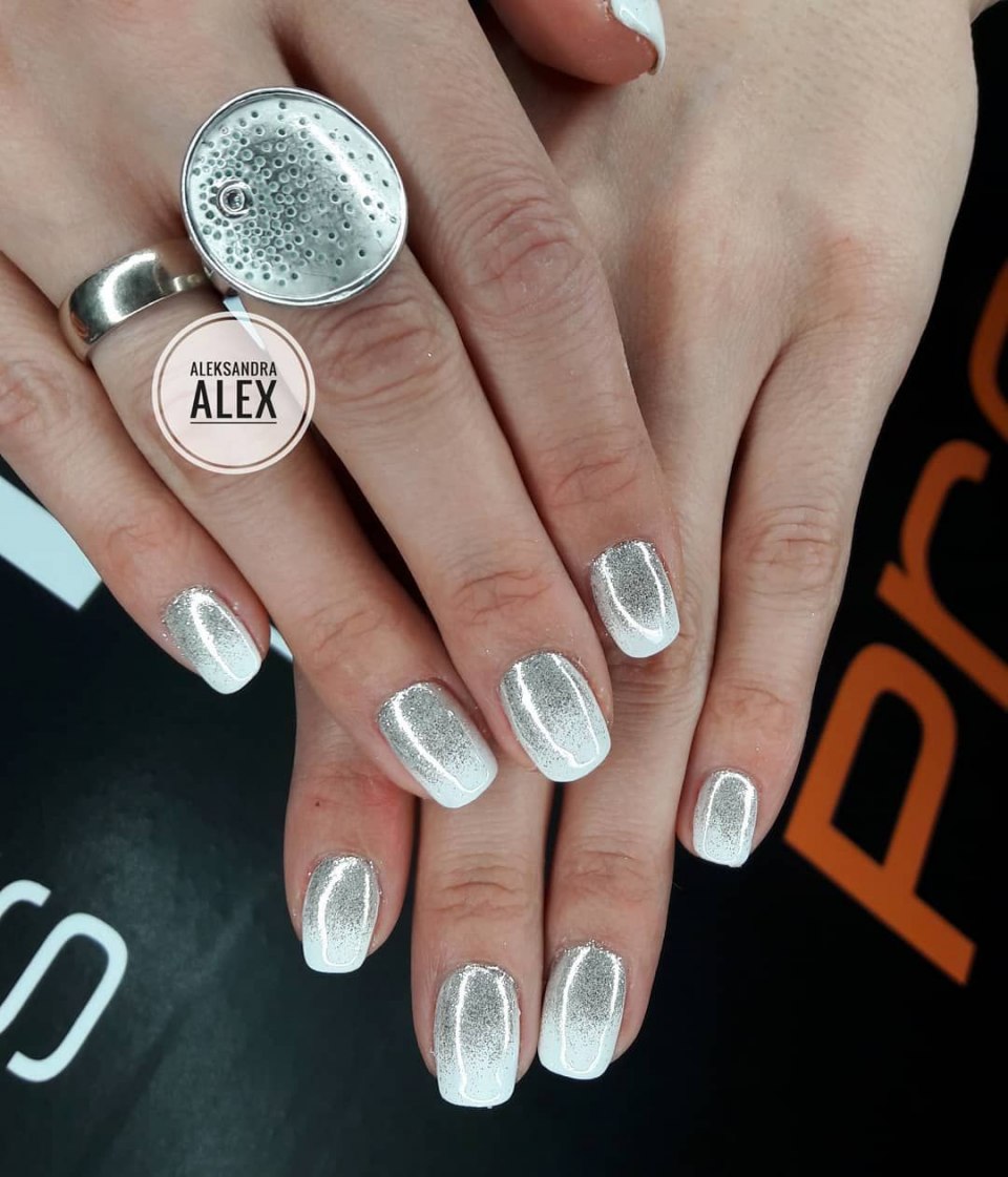 Прозрачные ногти с блес