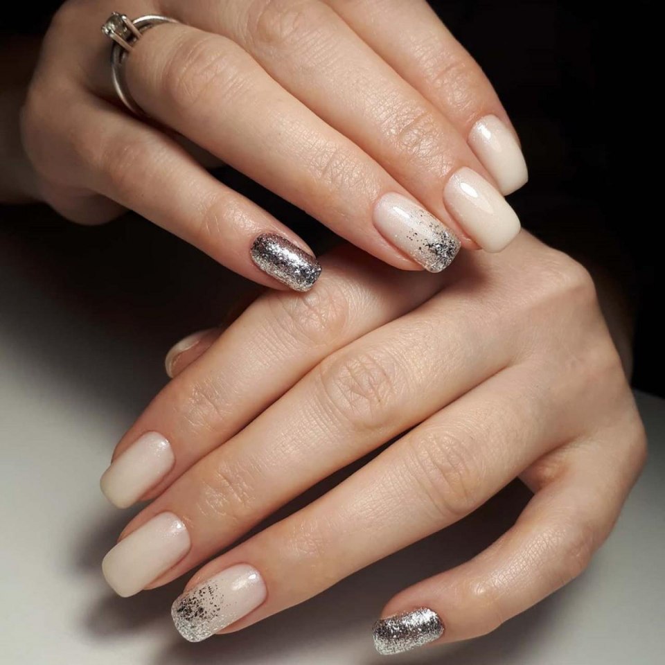 Маникюр с блестками серебро