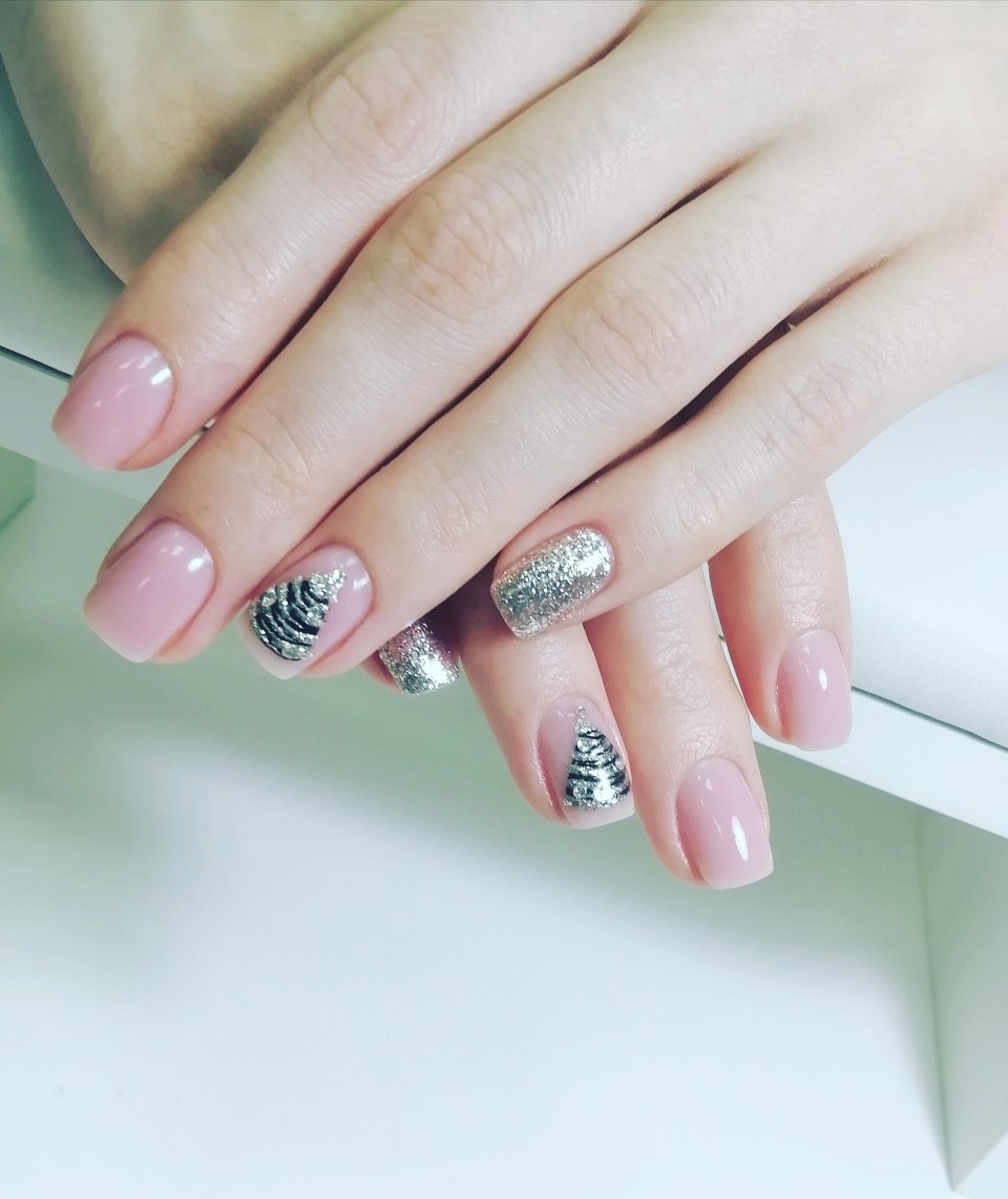 Маникюр серый френч