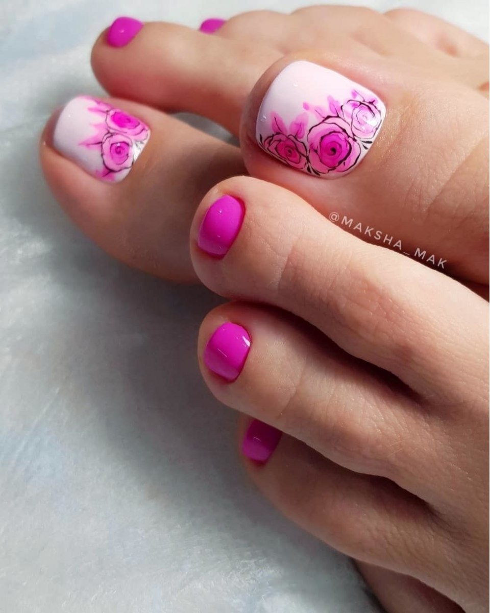 Педикюр розовый с белым