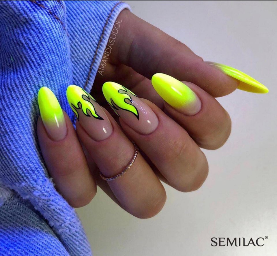 Наращивание ногтей яркие цвета