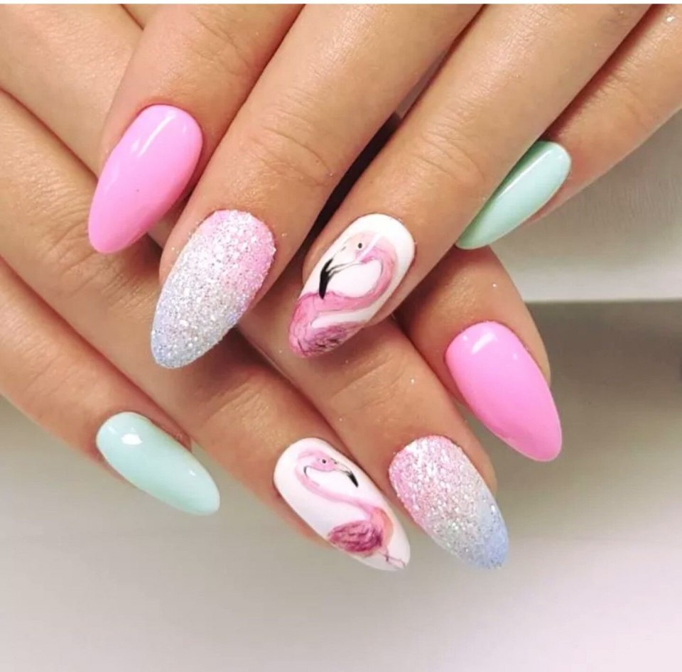 Маникюр миндаль Фламинго