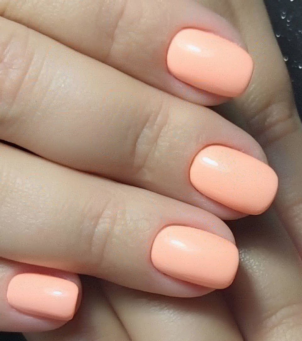 Персиковый маникюр