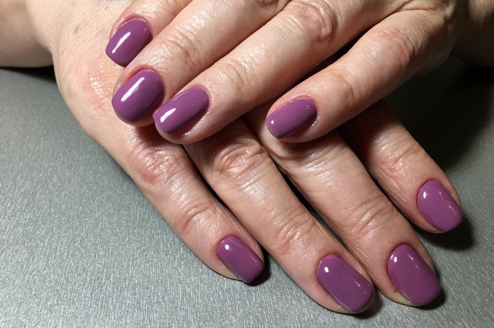 Маникюрв постельных тонах