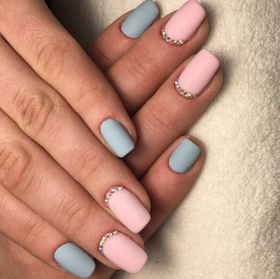 Нюдовый матовый маникюр 2021 на короткие ногти