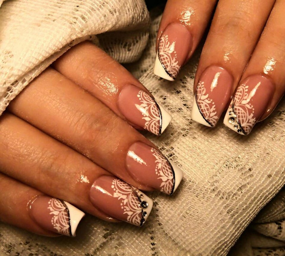 Праздничный маникюр френч