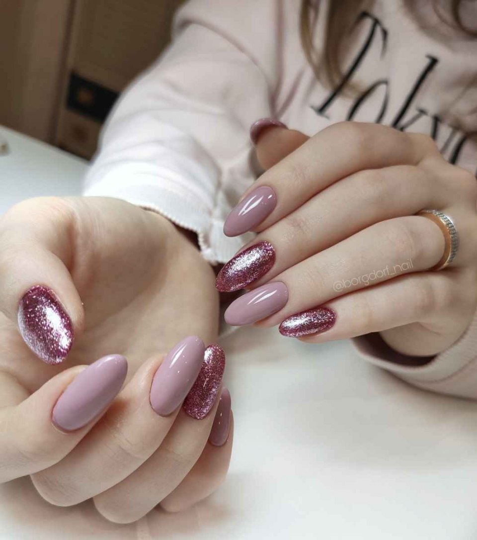 Маникюр с блестками