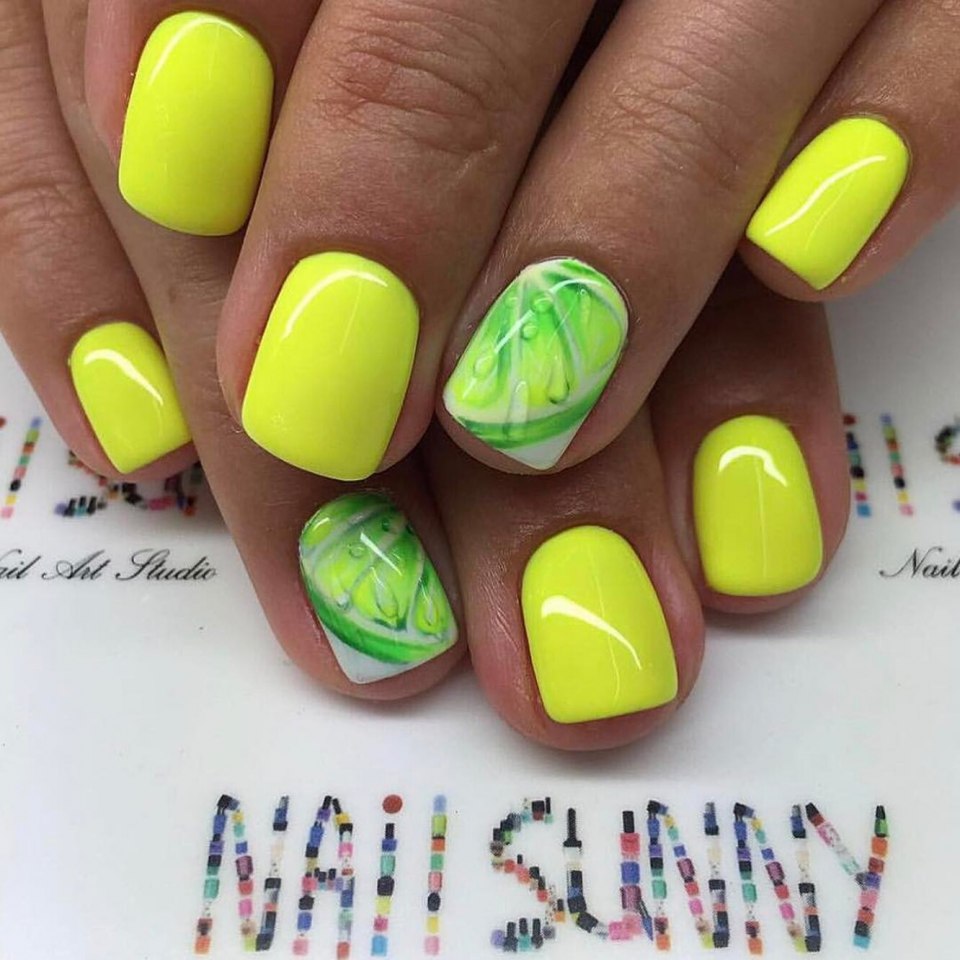 Маникюр на короткие ногти лето яркие