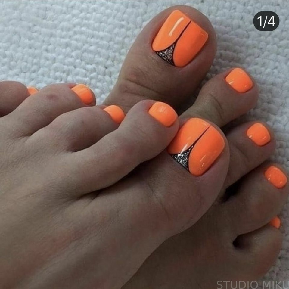 Маникюр бирюзовый с коралловым