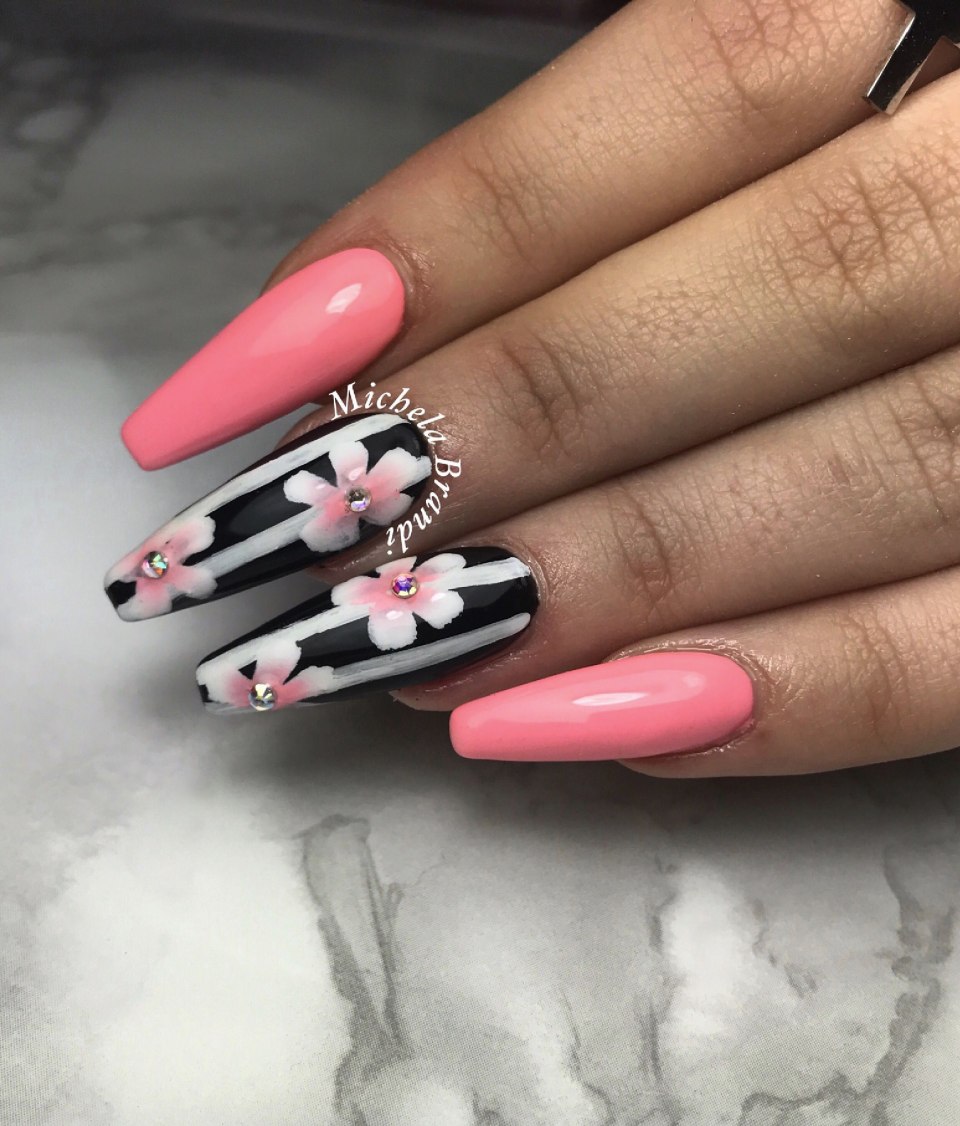 Красивые острые ногти розовое черное