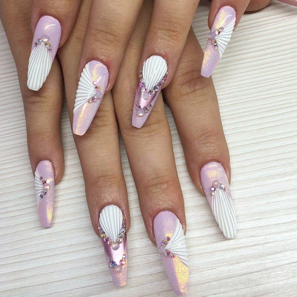 Длинные ногти и ракушки