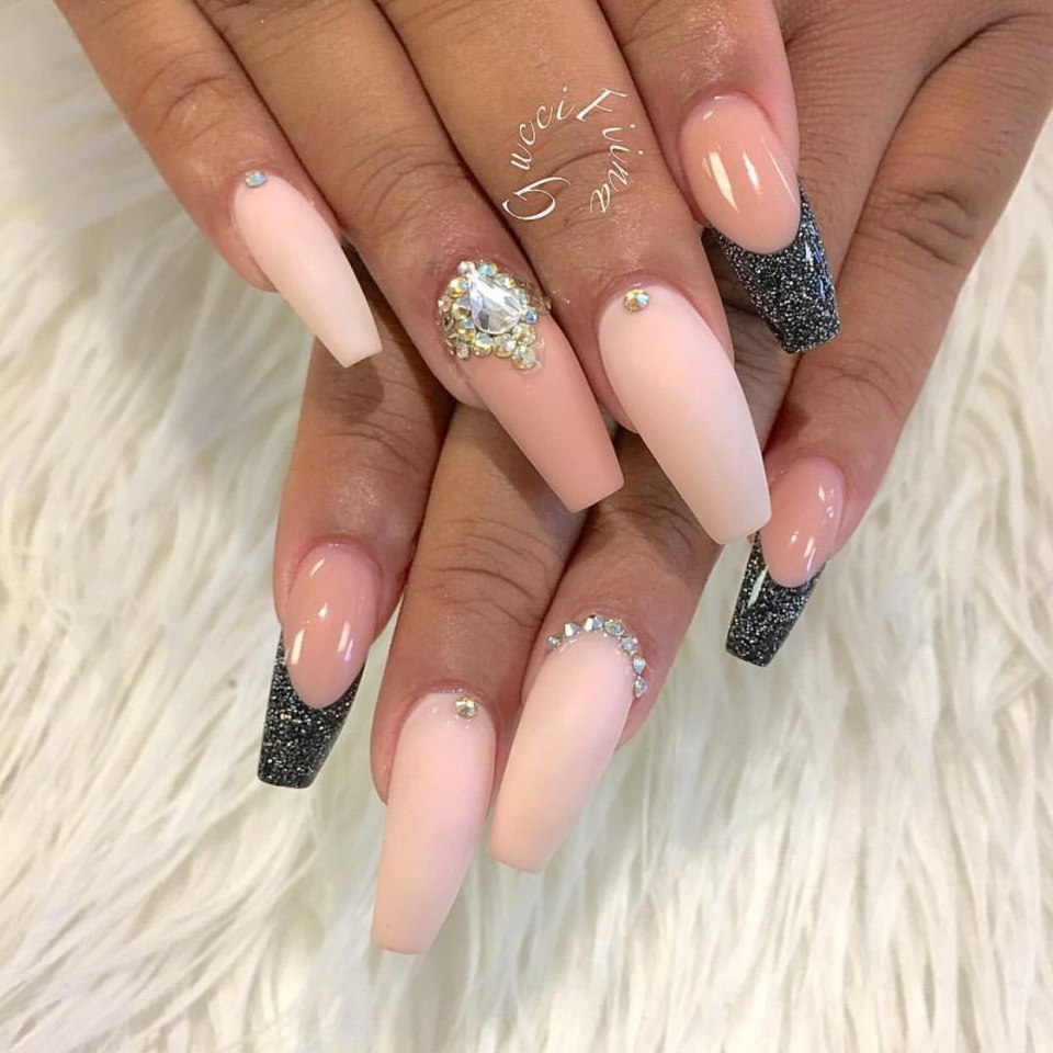 Дизайнер ногтей балерина