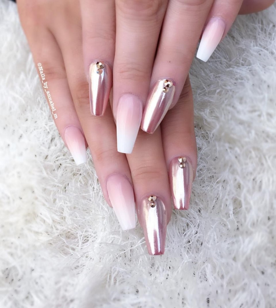 Красивый маникюр на длинные ногти балеринки