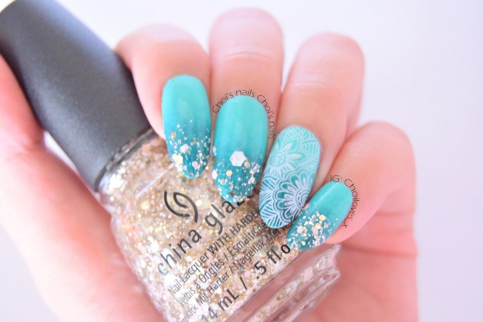 Мятный маникюр с блестками