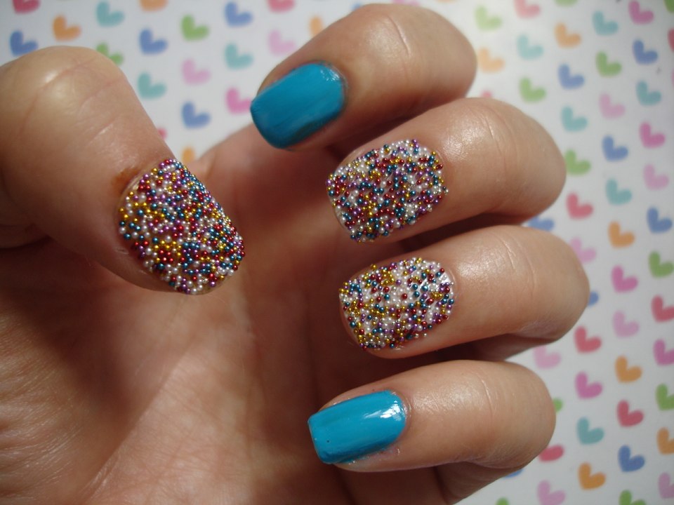 Маникюр с бисером