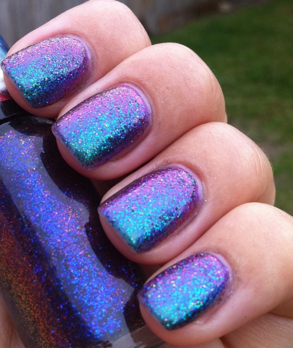 Градиентный маникюр с блестками