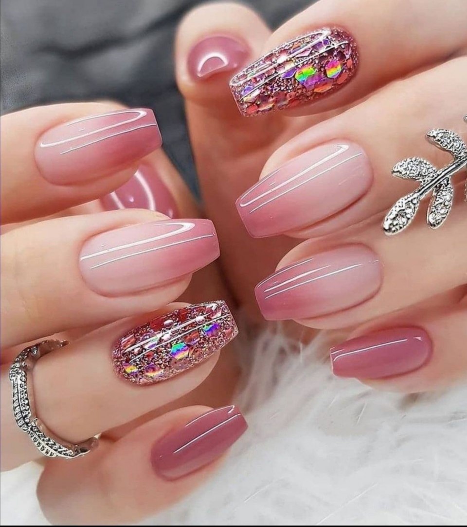 Ногти на новый год розовый и белый средние