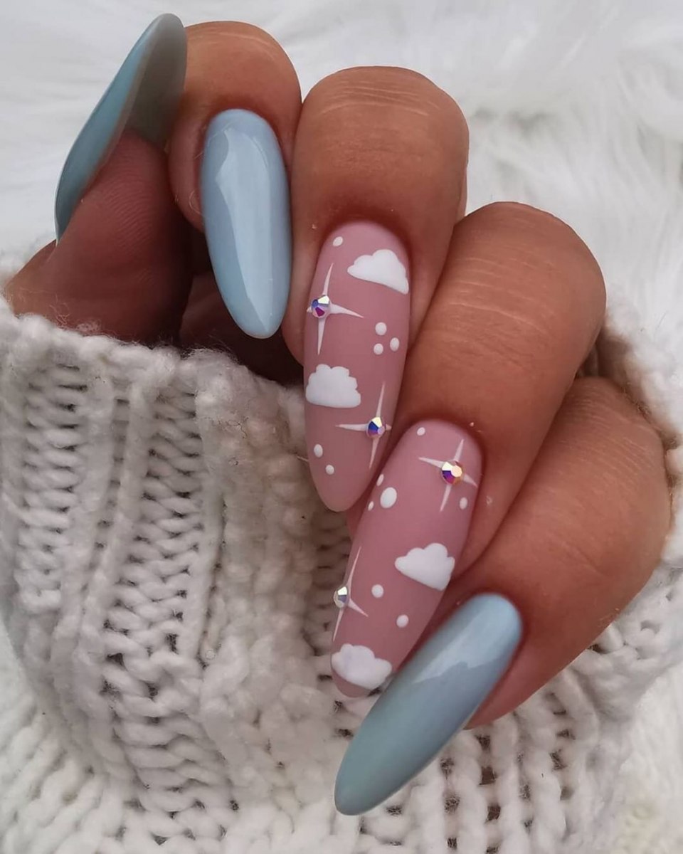 Длинные розовые ногти