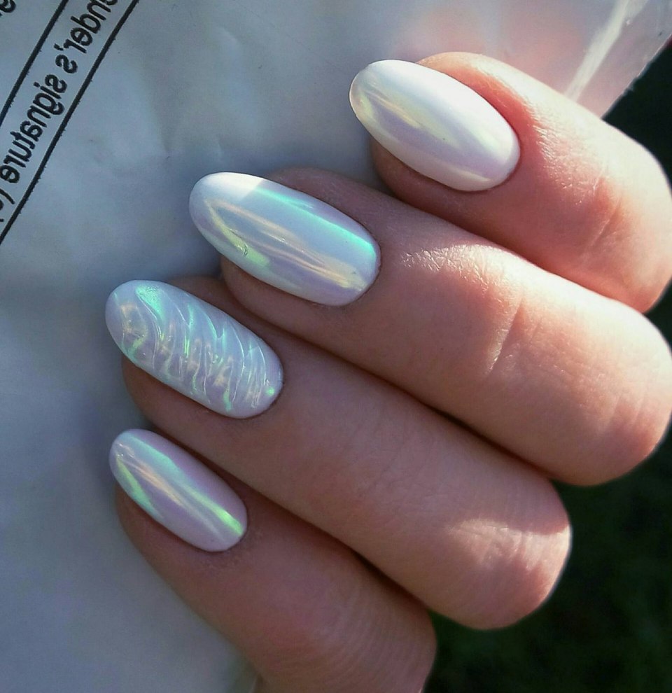 Нюдовый маникюр с втиркой