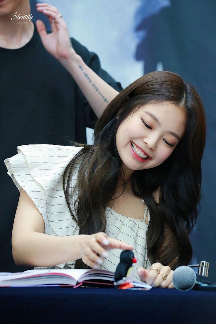 Маникюр BTS BLACKPINK