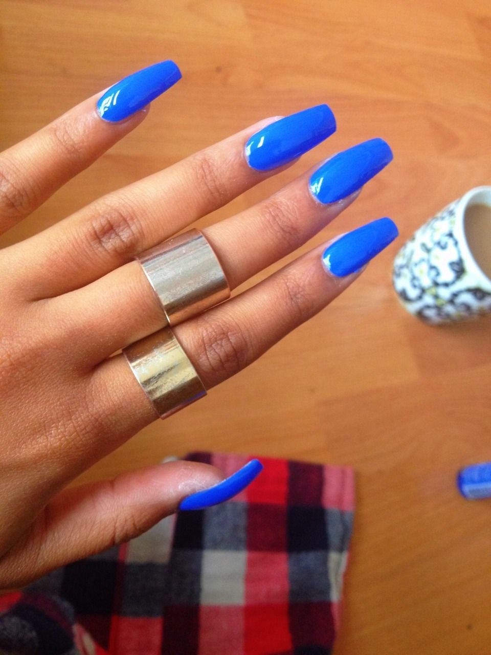 Неоновые синие ногти