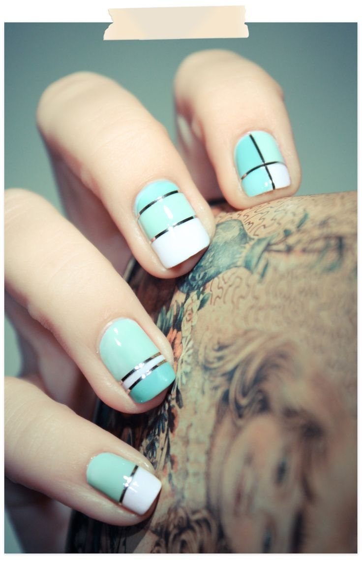 Полосатый маникюр