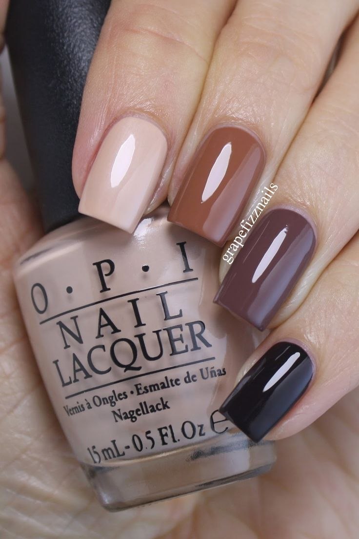 Маникюр коричневый с желтым