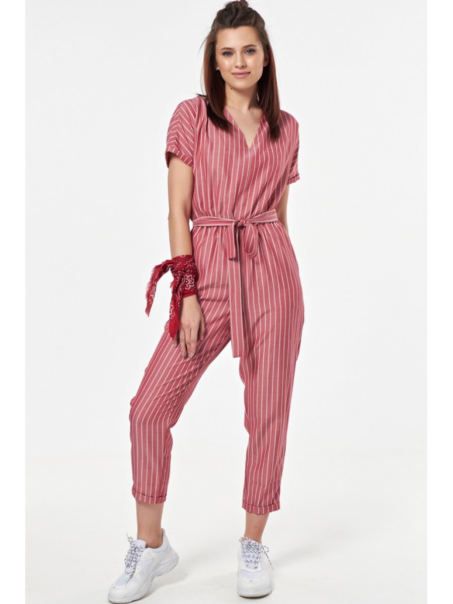 Розовый комбинезон женский шортами