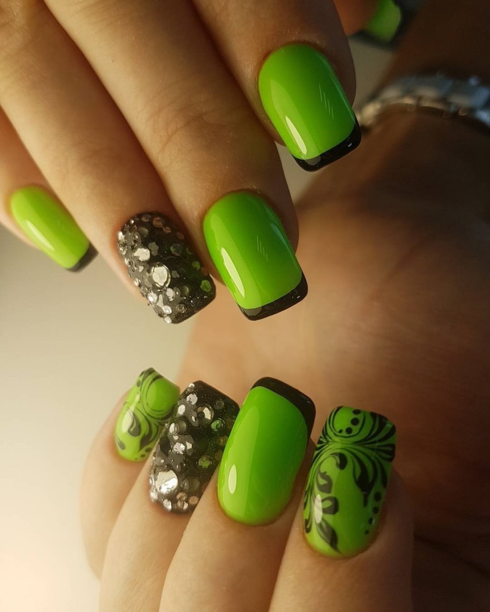 Ярко салатовый маникюр
