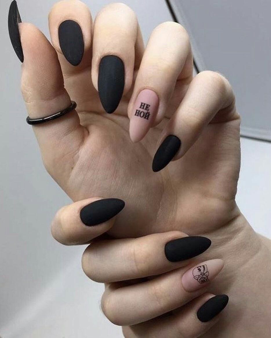 Чёрные матовые ногти с дизайном (54 фото)