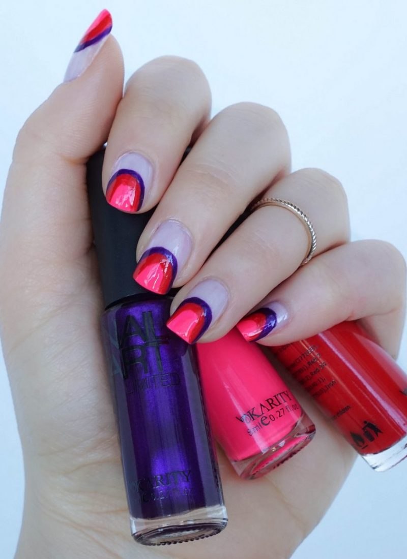 Стрейч на ногтях цветной