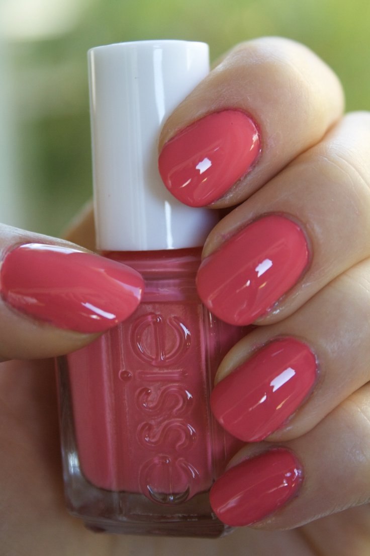 Essie брусничный