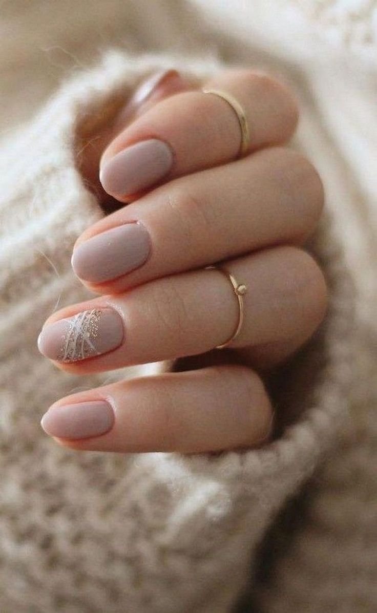Нюдовый маникюр на короткие