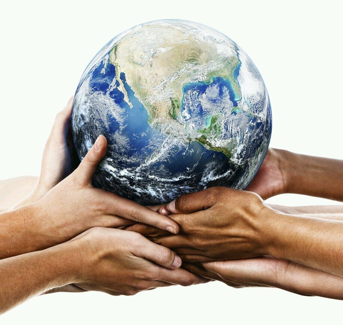 Mir helfen. Планета в руках человека. Земной шар в руках человека. Земля в руках человека. Планета земля в руках.