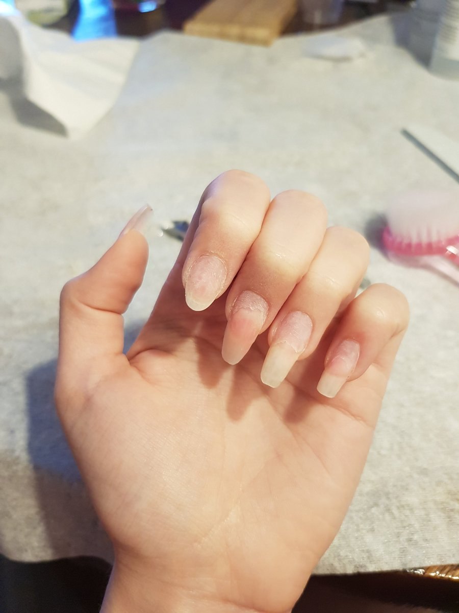 Рука без маникюра