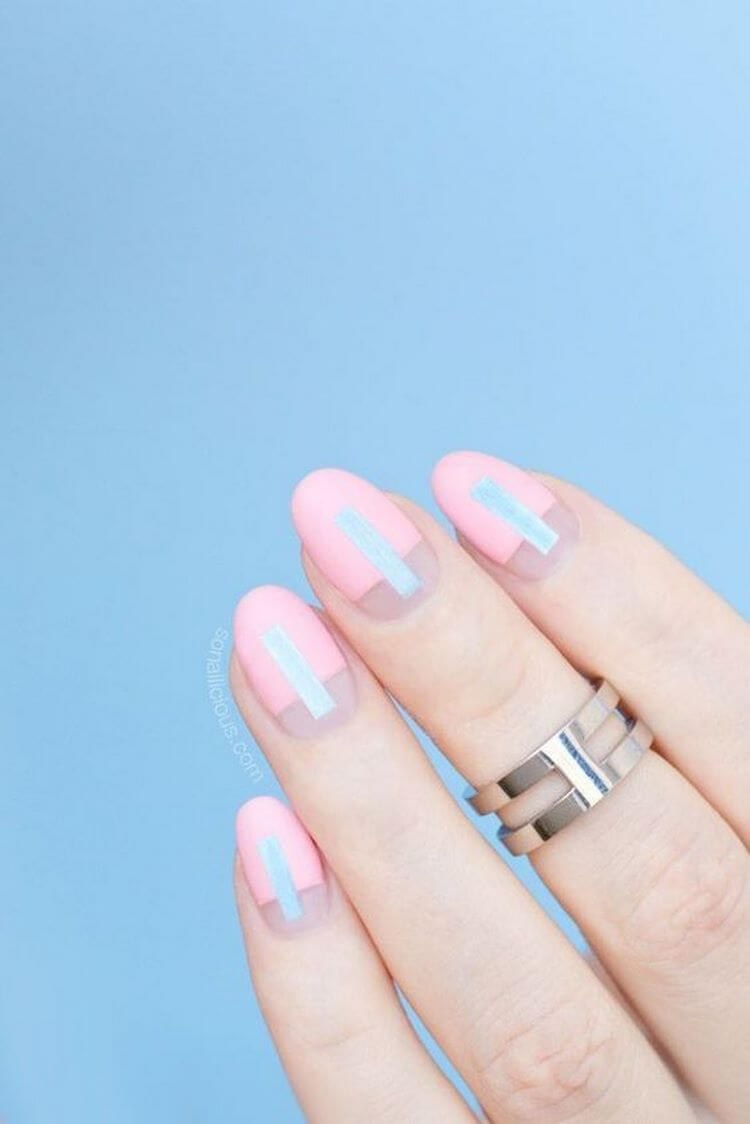 Пастельный лунный маникюр