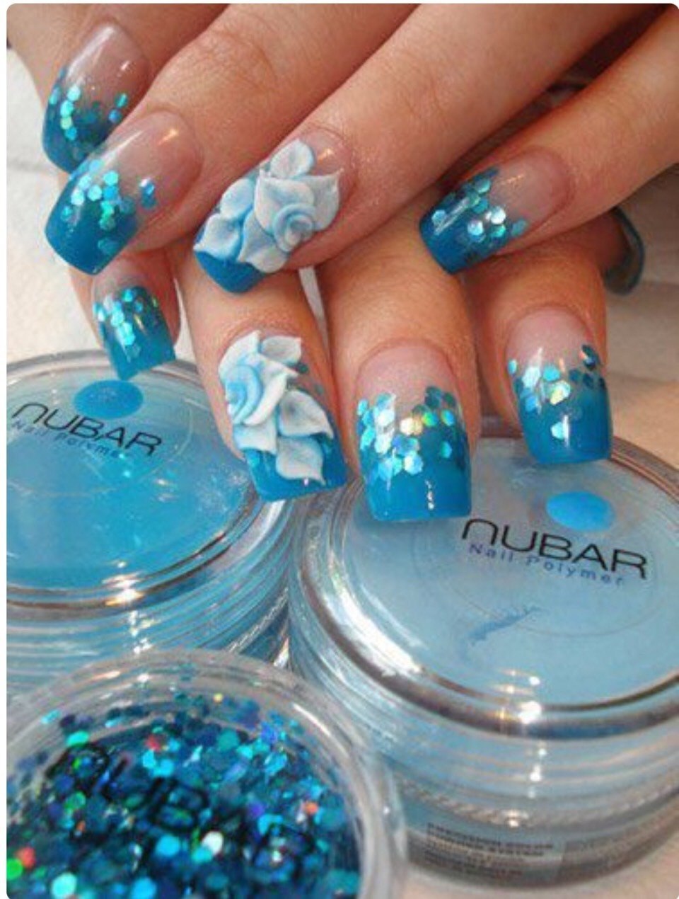 Голубые ногти