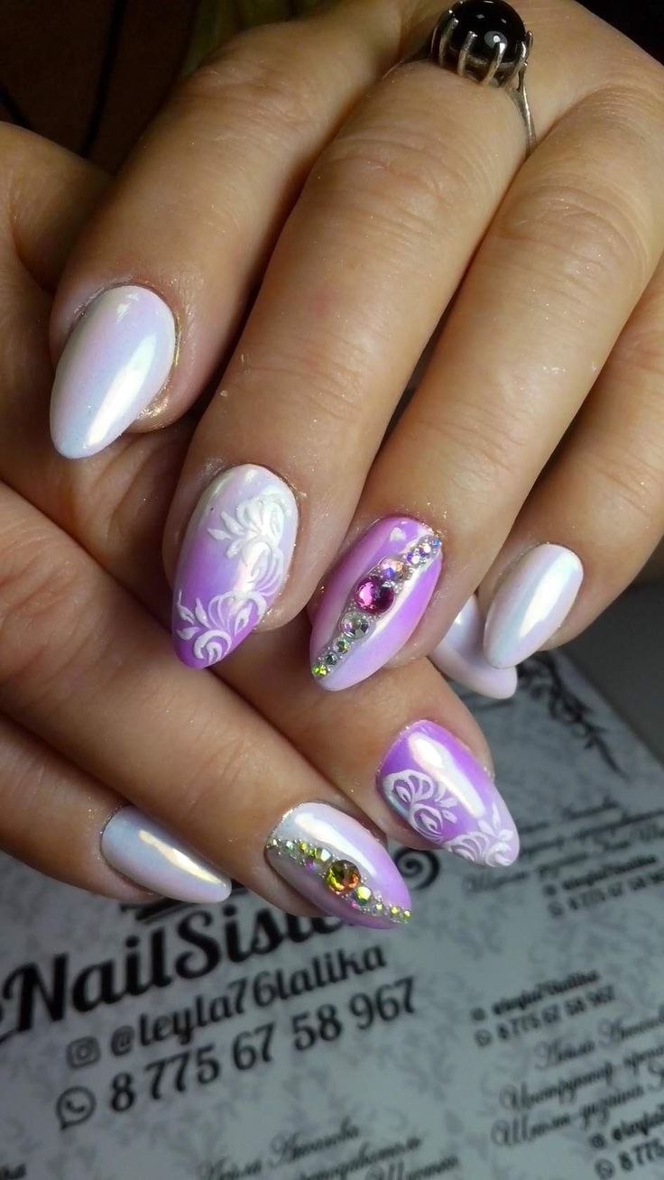 Маникюр фиолетовый с золотом