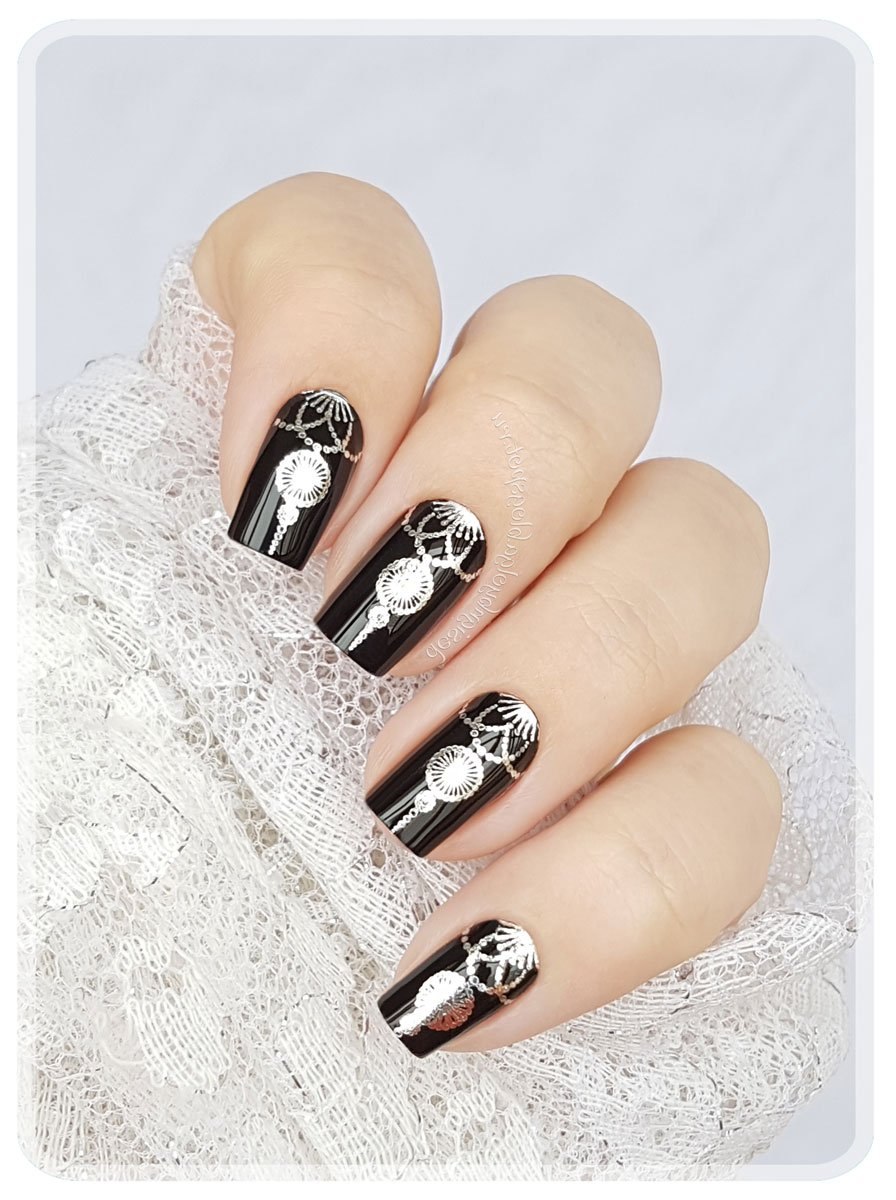 Маникюр с серебром