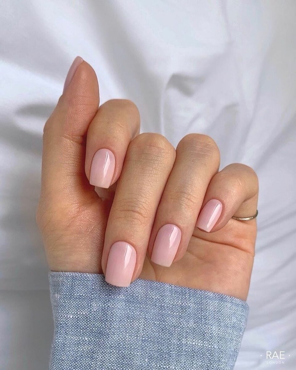 Маникюр нежный однотонный