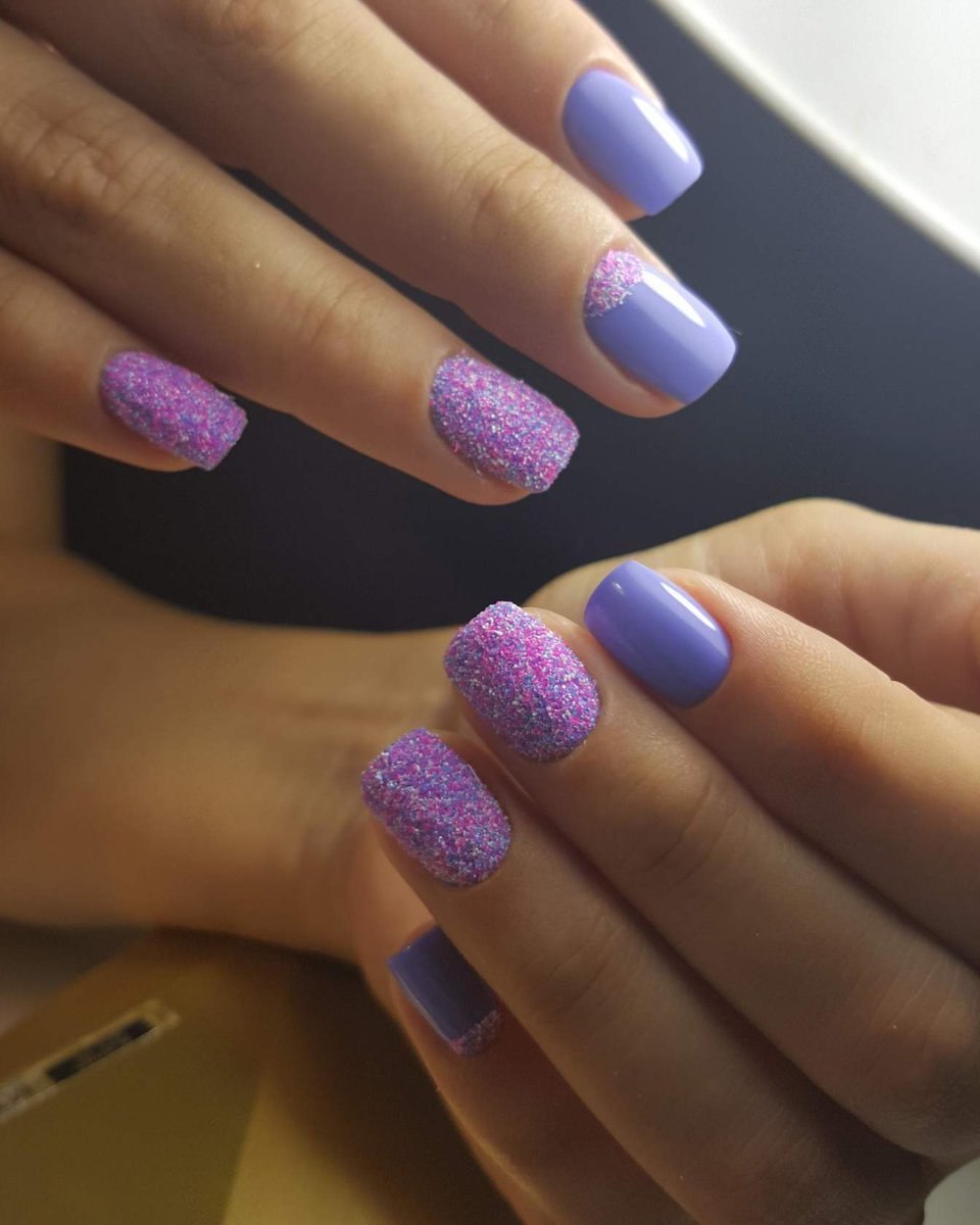 Розовый светоотражающий маникюр (51 фото)