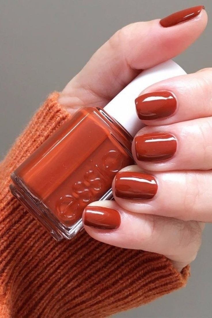 Essie брусничный