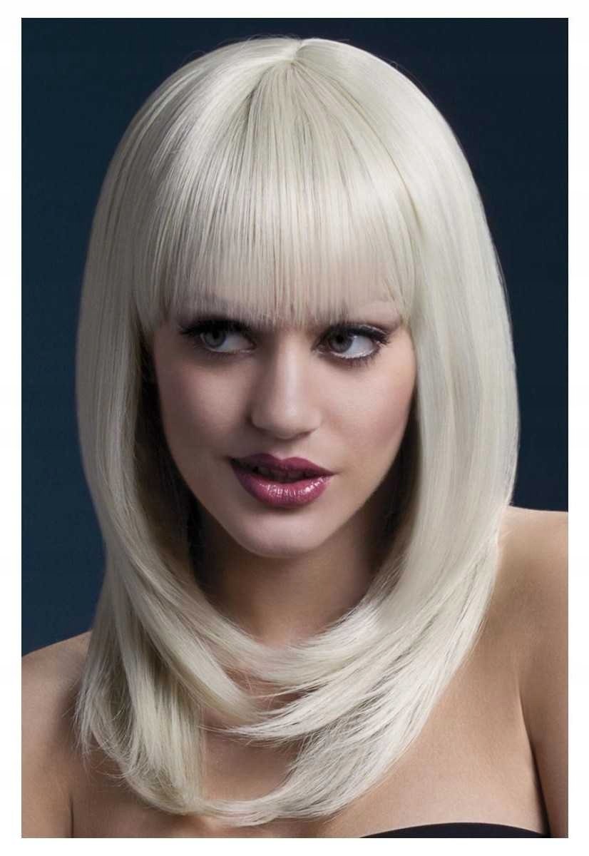 Стрижки на белые волосы с длинной челкой