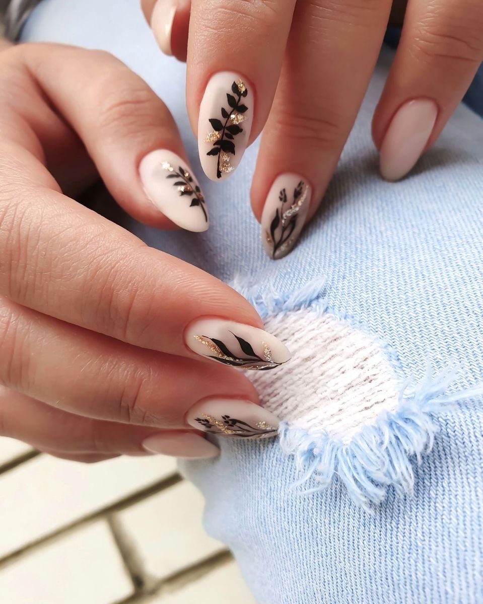 Ногти с веточками и листиками