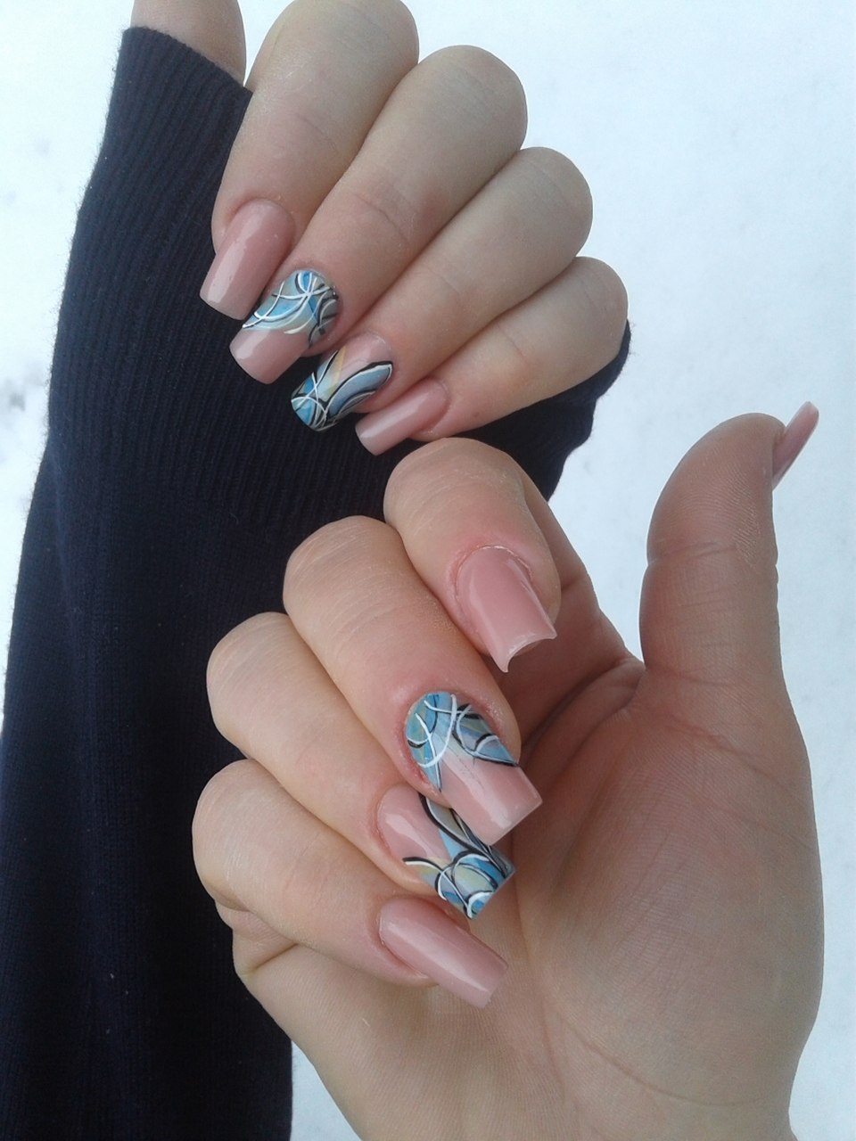 Голубой маникюр с веточкой
