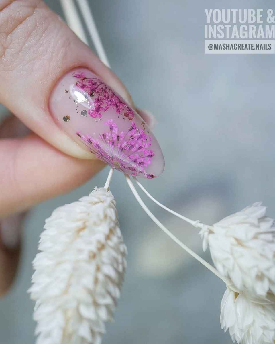 Прозрачные ногти с сухоцветами квадратные