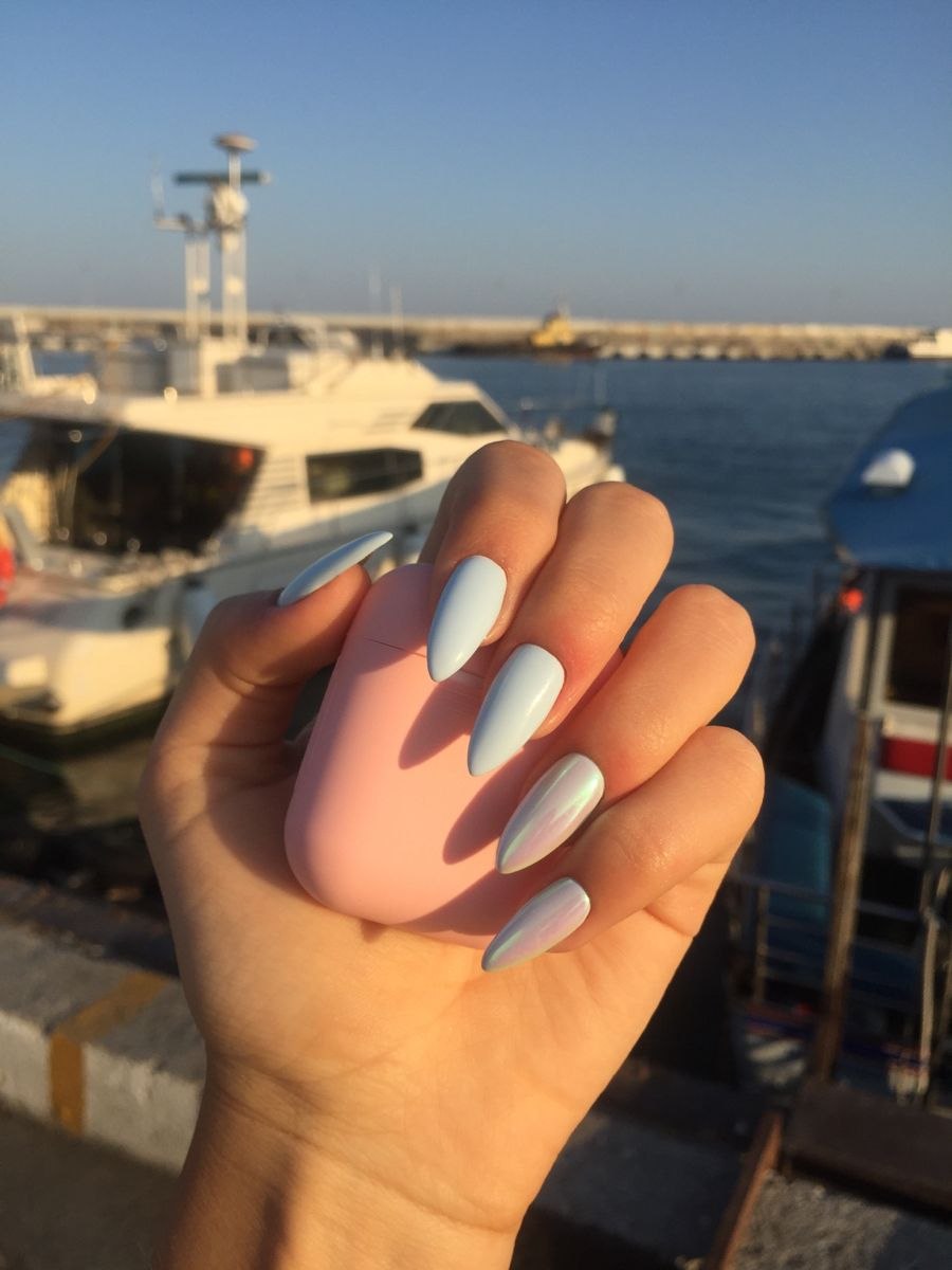 Ногти миндаль голубые тона