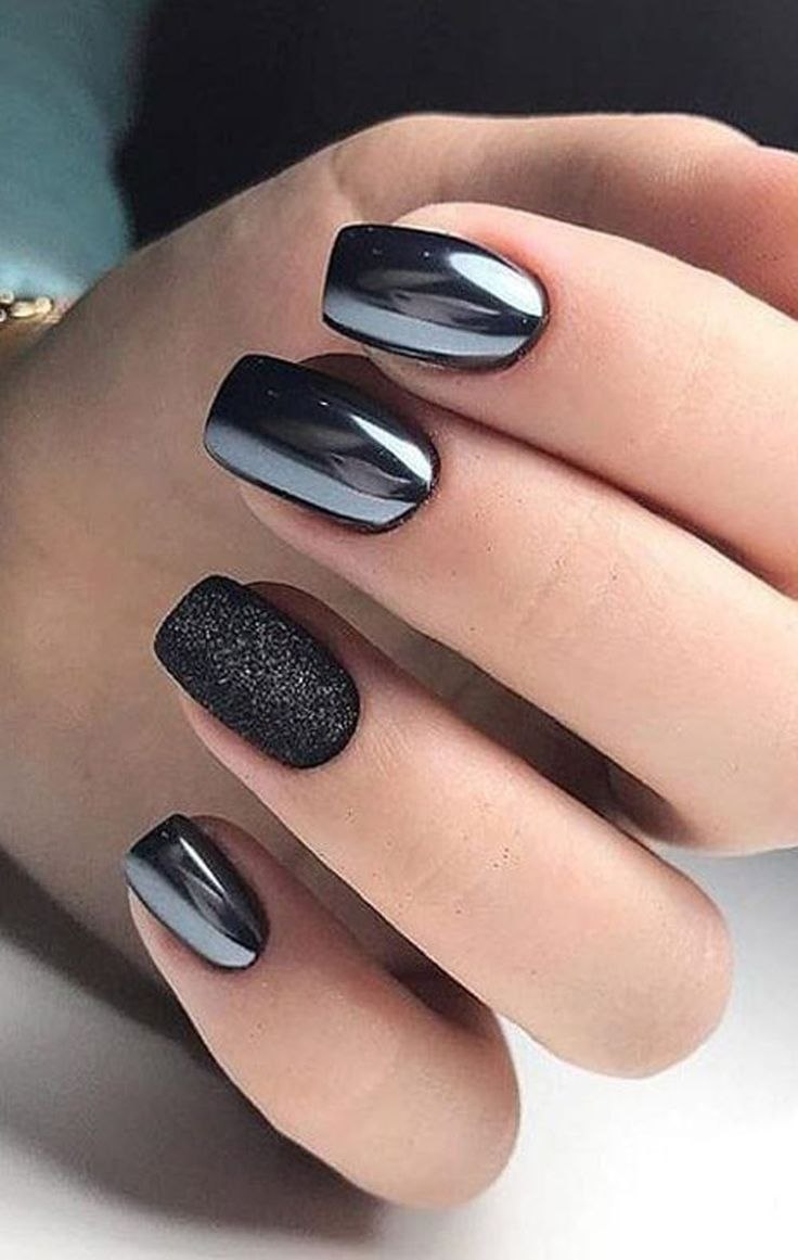 Чёрный маникюр на короткие ногти 2020