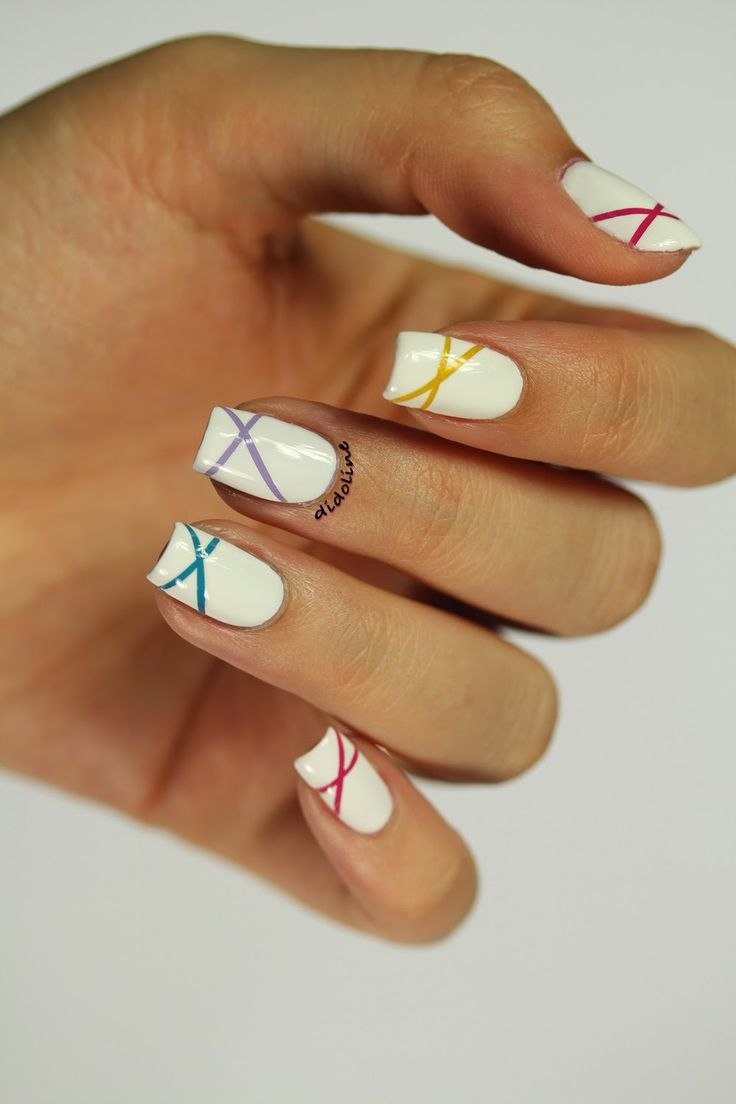 Французский маникюр с геометрическими линиями